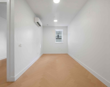 321 East 17th Street - Photo Thumbnail 2