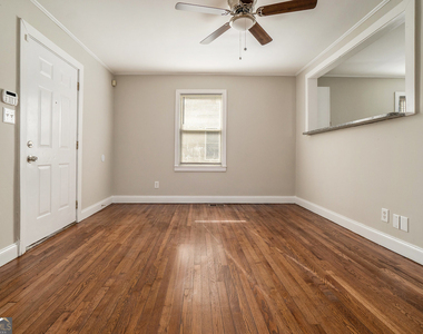 973 Lawton Street Sw - Photo Thumbnail 3