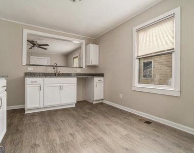973 Lawton Street Sw - Photo Thumbnail 8