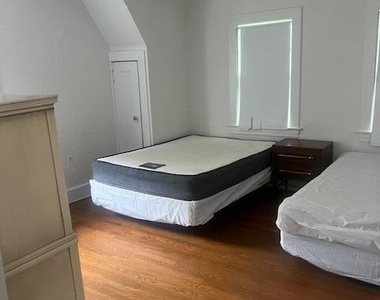 8 Roseld Court - Photo Thumbnail 4