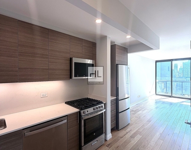 West 48th Street - Photo Thumbnail 1