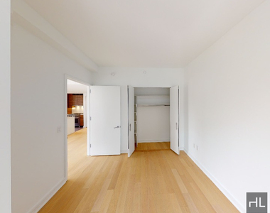 West 38th Street - Photo Thumbnail 1