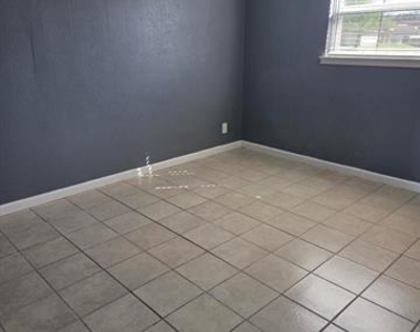705 Santa Rosa Drive - Photo Thumbnail 3