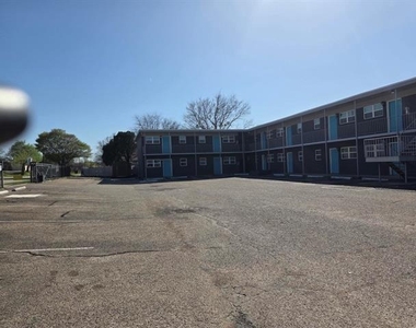 705 Santa Rosa Drive - Photo Thumbnail 8