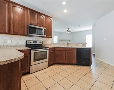 9915 Wethers Field Circle - Photo Thumbnail 8