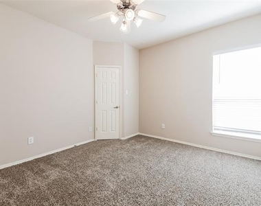 9915 Wethers Field Circle - Photo Thumbnail 11