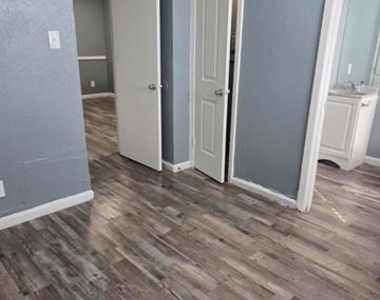 403 N 12th Street - Photo Thumbnail 5