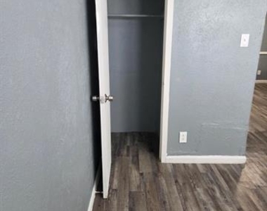 403 N 12th Street - Photo Thumbnail 4
