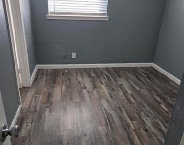 403 N 12th Street - Photo Thumbnail 3