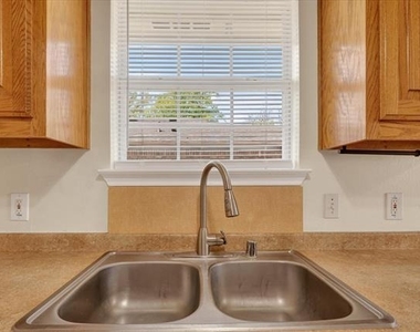 509 W Cedar Street - Photo Thumbnail 5
