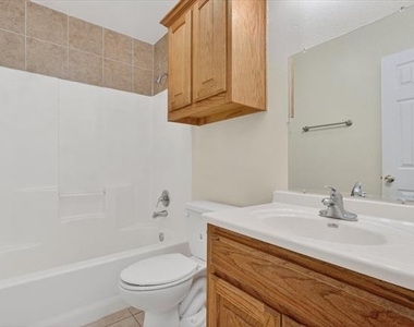 509 W Cedar Street - Photo Thumbnail 15