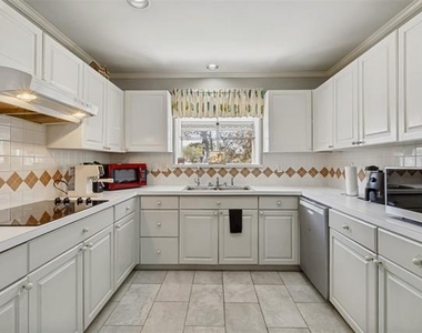 3024 Encino Drive - Photo Thumbnail 7