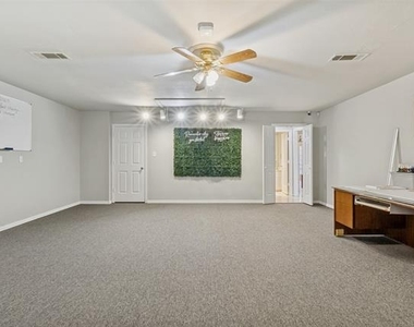 3024 Encino Drive - Photo Thumbnail 16
