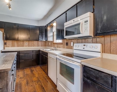 311 W Fern Street - Photo Thumbnail 5