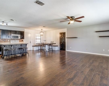311 W Fern Street - Photo Thumbnail 2