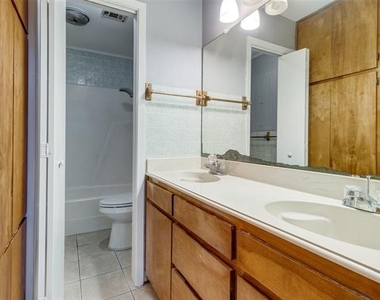 311 W Fern Street - Photo Thumbnail 7