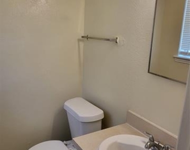 7326 Harold Walker Drive - Photo Thumbnail 12