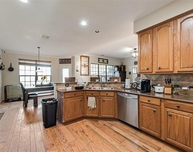 7578 Seawood Drive - Photo Thumbnail 13