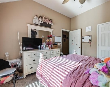 7578 Seawood Drive - Photo Thumbnail 17