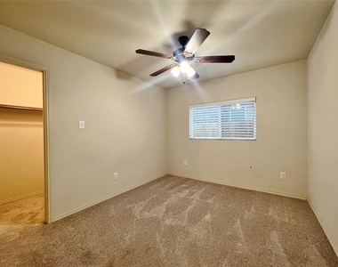9925 Amaryllis Lane - Photo Thumbnail 16