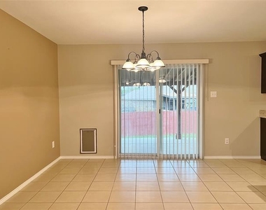 9925 Amaryllis Lane - Photo Thumbnail 5