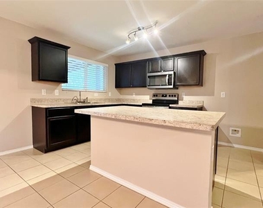9925 Amaryllis Lane - Photo Thumbnail 7