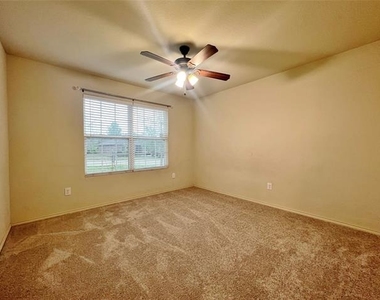 9925 Amaryllis Lane - Photo Thumbnail 14