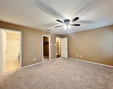 9925 Amaryllis Lane - Photo Thumbnail 10