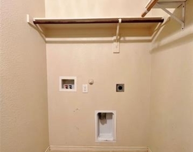 9925 Amaryllis Lane - Photo Thumbnail 18