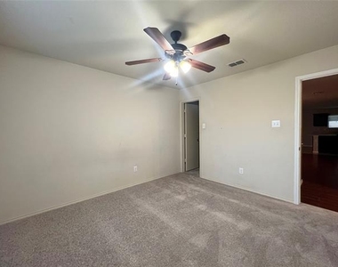 9925 Amaryllis Lane - Photo Thumbnail 15