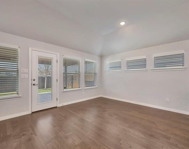 1104 Superbloom Avenue - Photo Thumbnail 7
