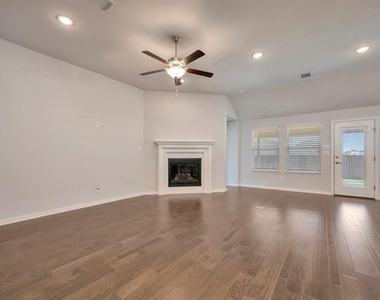 1104 Superbloom Avenue - Photo Thumbnail 8