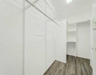 8162 Robertson Drive - Photo Thumbnail 27