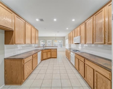 8162 Robertson Drive - Photo Thumbnail 6