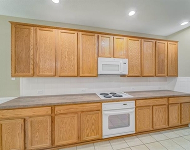 8162 Robertson Drive - Photo Thumbnail 8