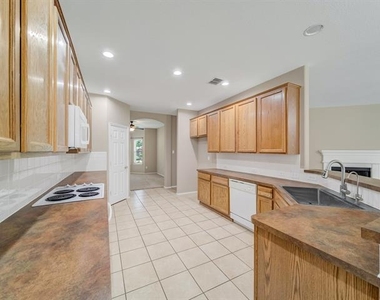 8162 Robertson Drive - Photo Thumbnail 10