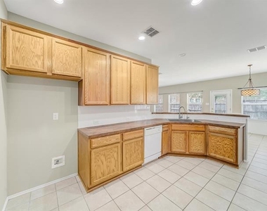 8162 Robertson Drive - Photo Thumbnail 7
