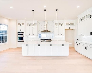 3611 S Versailles Avenue - Photo Thumbnail 4