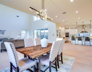 3611 S Versailles Avenue - Photo Thumbnail 10