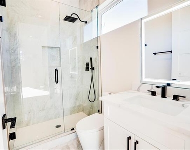 3611 S Versailles Avenue - Photo Thumbnail 23