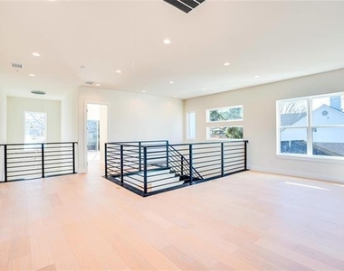 3611 S Versailles Avenue - Photo Thumbnail 20