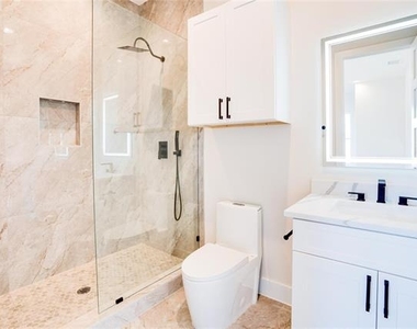 3611 S Versailles Avenue - Photo Thumbnail 25