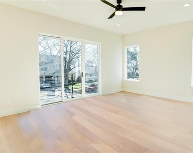 3611 S Versailles Avenue - Photo Thumbnail 24