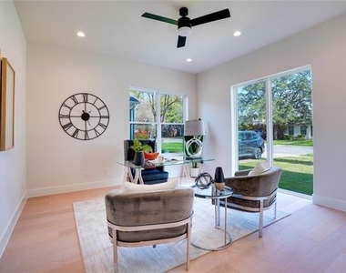 3611 S Versailles Avenue - Photo Thumbnail 3