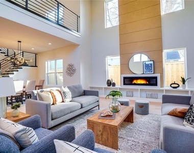 3611 S Versailles Avenue - Photo Thumbnail 11