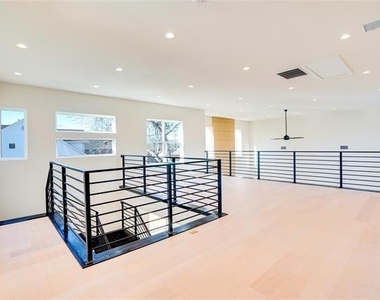3611 S Versailles Avenue - Photo Thumbnail 19