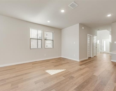 5511 Chasewood Drive - Photo Thumbnail 4