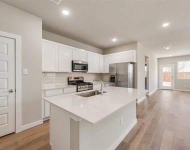 5511 Chasewood Drive - Photo Thumbnail 9