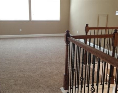 2449 Kingsgate Drive - Photo Thumbnail 8