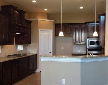 2449 Kingsgate Drive - Photo Thumbnail 2
